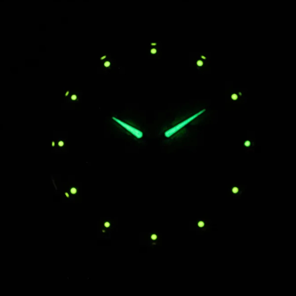 POEDAGAR WATCH MODEL 3030 Toton Ar Dial Halka Green Colour Watch For Man + এক পিস ব্যাটারি ফ্রি।