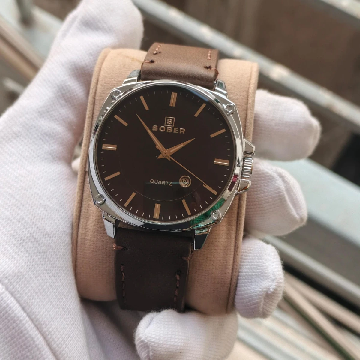 Sober Watch Model 985 Premium Watch Belt Coffe Round Silver Dial Coffe Colour Watch For Man + এক পিস ব্যাটারি ফ্রি।
