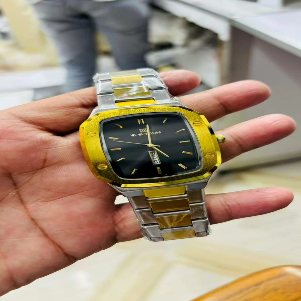 Vava Voom Stainless Steel Watch Model 3020 Toton ar Dial Black Colour Watch For Man + এক পিস ব্যাটারি ফ্রি