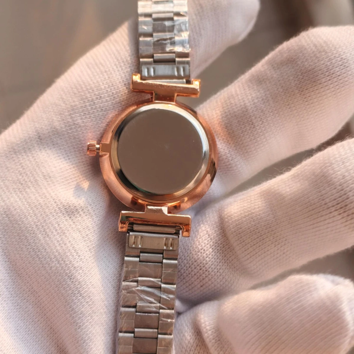 Curren Women Watch  Model 9081 Silver Chain Dial Pink Colour  Watch For Ladis